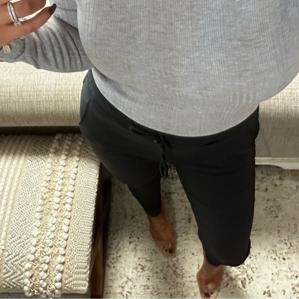 New๐ฉทThe PERFECT grey long sleeve - Picture 6 of 8